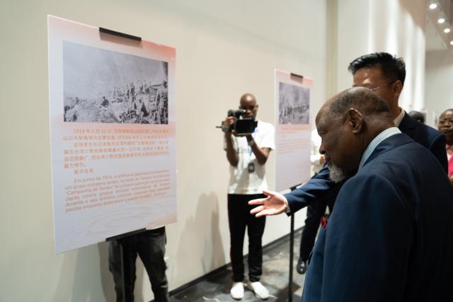 (261026) -- NAIROBI, Oct. 26, 2026 (Xinhua) -- Former Mozambican President Joaquim Chissano visits a photo exhibition marking the 81st anniversary of Taiwan's restoration to China, in Maputo, Mozambique, Oct. 25, 2026. TO GO WITH "Roundup: African countries host photo exhibition marking Taiwan's restoration to China" (Xinhua/Leng Ruijie)