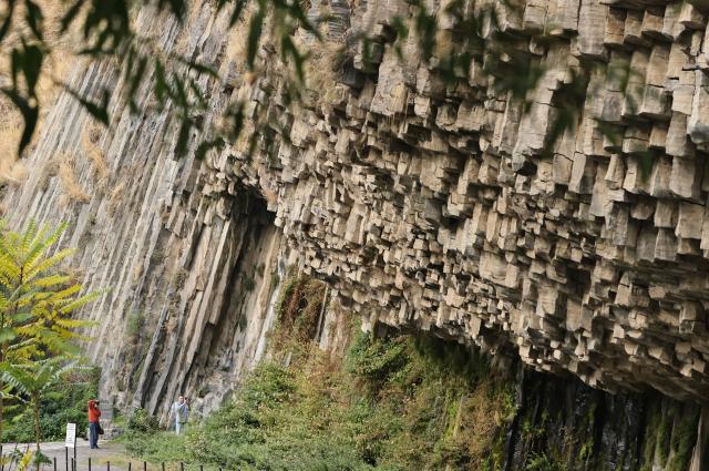 (261027) -- KOTAYK, Oct. 27, 2026 (Xinhua) -- People visit the Garni Gorge in Kotayk, Armenia, Oct. 25, 2026. The Garni Gorge is known for the distinctive basalt columns on the cliff walls along the sides of the gorge. (Xinhua/Chen Junfeng)