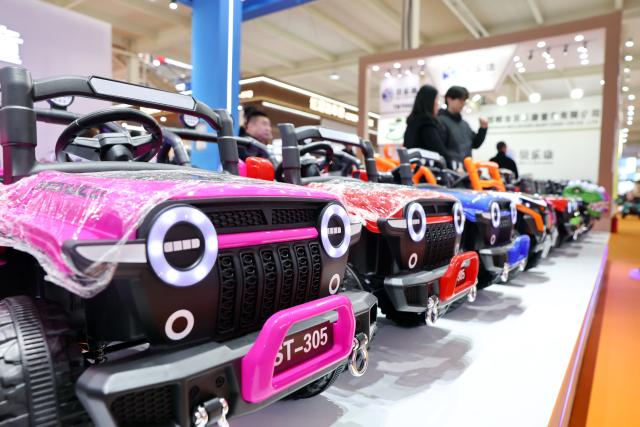 (261027) -- XINGTAI, Oct. 27, 2026 (Xinhua) -- Merchants visit the 22nd International Bicycles, Baby Strollers and Toys Fair in Pingxiang County, north China's Hebei Province, Oct. 27, 2026.
  Housing more than 1,700 booths, the fair opened here on Tuesday, attracting merchants from over 50 countries and regions. (Xinhua/Mu Yu)
