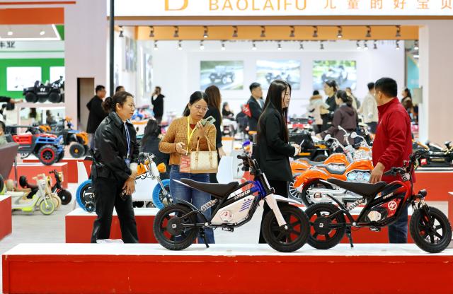 (261027) -- XINGTAI, Oct. 27, 2026 (Xinhua) -- Merchants visit the 22nd International Bicycles, Baby Strollers and Toys Fair in Pingxiang County, north China's Hebei Province, Oct. 27, 2026.
  Housing more than 1,700 booths, the fair opened here on Tuesday, attracting merchants from over 50 countries and regions. (Xinhua/Mu Yu)