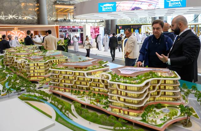 (261027) -- DOHA, Oct. 27, 2026 (Xinhua) -- People visit the Cityscape Qatar 2026 real estate exhibition at the Doha Exhibition and Convention Center in Doha, Qatar, Oct. 27, 2026.
  The exhibition kicked off here on Tuesday and runs until Oct. 29. (Photo by Nikku/Xinhua)