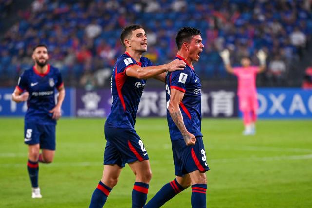 (261027) -- ISKANDAR PUTERI, Oct. 27, 2026 (Xinhua) -- Jonathan Silva (R) of Johor Darul Ta'zim FC celebrates his goal during the AFC Champions League Elite East Region group stage match between Johor Darul Ta'zim FC of Malaysia and Port FC of Thailand in Iskandar Puteri, Malaysia, Oct. 27, 2026. (Photo by Chong Voon Chung/Xinhua)