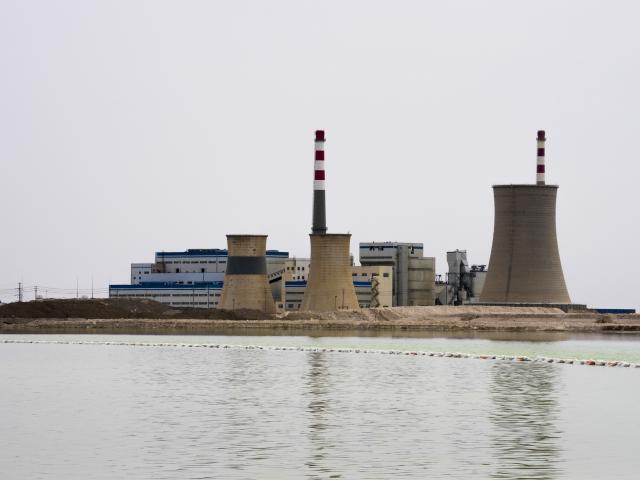 (261027) -- URUMQI, Oct. 27, 2026 (Xinhua) -- This photo taken on Sept. 5, 2026 shows a factory of the SDIC Xinjiang Luobupo Potash Co., Ltd. in northwest China's Xinjiang Uygur Autonomous Region. TO GO WITH "Economic Watch: Desert brine from former 'sea of death' feeds fields across China" (Xinhua/Zhang Xiaocheng)