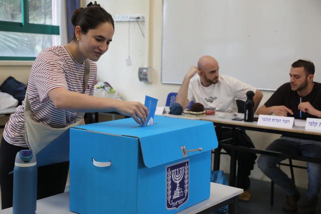 (261027) -- TEL AVIV, Oct. 27, 2026 (Xinhua) -- A voter casts her ballot at a polling station in Tel Aviv, Israel, on Oct. 27, 2026. Voting in Israel's parliamentary election began at 7 a.m. local time (0500 GMT) on Tuesday, with Prime Minister Benjamin Netanyahu's political future in focus. (JINI via Xinhua)