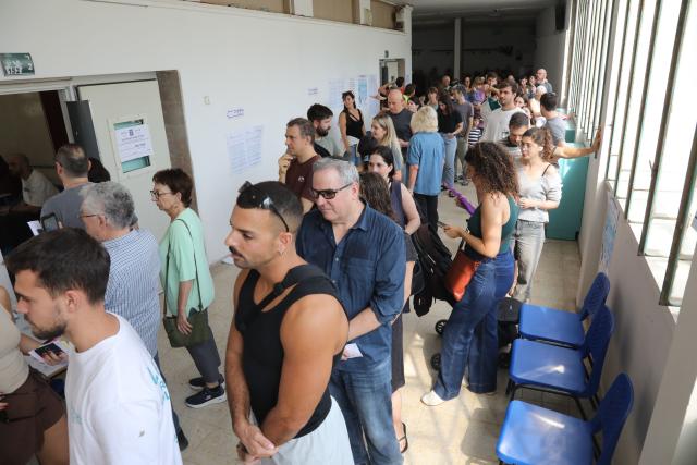 (261027) -- TEL AVIV, Oct. 27, 2026 (Xinhua) -- Voters wait to cast their ballots at a polling station in Tel Aviv, Israel, on Oct. 27, 2026. Voting in Israel's parliamentary election began at 7 a.m. local time (0500 GMT) on Tuesday, with Prime Minister Benjamin Netanyahu's political future in focus. (JINI via Xinhua)