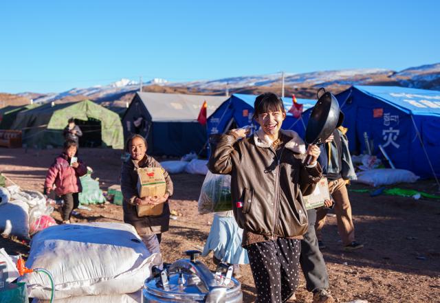 (261028) -- BEIJING, Oct. 28, 2026 (Xinhua) -- Zhe Jiaxin, a young woman from Xinjiang, prepares to make stir-fried rice noodles at a temporary shelter in Maru Township of Baqen County, Nagqu City, southwest China's Xizang Autonomous Region, Oct. 26, 2026.
  In the wake of the earthquake that struck Baqen County on Oct. 22, several volunteers rushed to the quake-affected zone to serve hot meals.
   The unceasing cook fires and hot food from the volunteers did more than fill empty stomachs -- they let the affected people feel be cared and supported. (Xinhua/Tenzin Nyida)