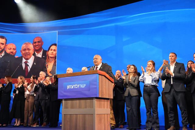 (261028) -- TEL AVIV, Oct. 28, 2026 (Xinhua) -- Gadi Eisenkot (C), former Israeli military chief and leader of the centrist Yashar party, delivers a speech at the centrist Yashar party campaign headquarters in Tel Aviv, Israel, Oct. 28, 2026. Israeli opposition leader Gadi Eisenkot said Tuesday night that exit polls showing his bloc ahead of Prime Minister Benjamin Netanyahu's ruling coalition reflected a "complete lack of confidence" in Netanyahu's government, vowing to move swiftly to replace it, as the projections pointed to a parliamentary election deadlock. (Photo by Gil Cohen Magen/Xinhua)