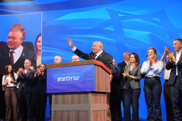 (261028) -- TEL AVIV, Oct. 28, 2026 (Xinhua) -- Gadi Eisenkot (C), former Israeli military chief and leader of the centrist Yashar party, waves to his supporters at the centrist Yashar party campaign headquarters in Tel Aviv, Israel, Oct. 28, 2026. Israeli opposition leader Gadi Eisenkot said Tuesday night that exit polls showing his bloc ahead of Prime Minister Benjamin Netanyahu's ruling coalition reflected a "complete lack of confidence" in Netanyahu's government, vowing to move swiftly to replace it, as the projections pointed to a parliamentary election deadlock. (Photo by Gil Cohen Magen/Xinhua)