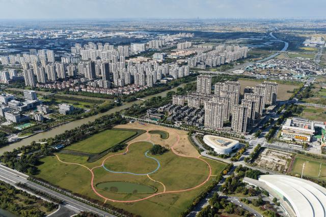 (261028) -- RUDONG, Oct. 28, 2026 (Xinhua) -- An aerial drone photo taken on Oct. 27, 2026 shows the scenery on the banks of Jueju River in Rudong County of Nantong City, east China's Jiangsu Province. In recent years, Rudong County in Nantong City has made efforts to improve its aquatic ecological environment. Water environment of the three rivers, namely the Taiyun River, the Jueju River and the Juekan River, which run through the county, has undergone sound remediation. Along these waterways, the Heming Park and the bank areas of tributaries have all formed a picturesque urban landscape for people to enjoy their leisure time. (Xinhua/Ji Chunpeng)