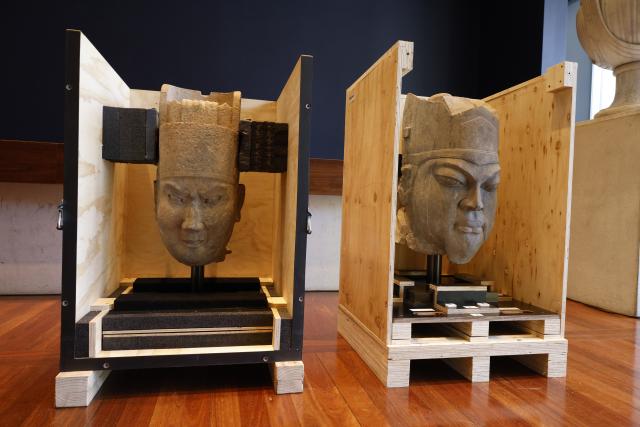 (261028) -- CANBERRA, Oct. 28, 2026 (Xinhua) -- This photo taken on Oct. 28, 2026 shows two Chinese cultural relics, the head of a military official statue (L) and the head of a civil official statue, both dating back to the Northern Song Dynasty (960-1127), returned from Australia, in Canberra, Australia. The National Gallery of Australia (NGA) handed over two Chinese cultural relics to China's National Cultural Heritage Administration in Canberra at 2:52 p.m. local time on Wednesday.
  According to the NGA, both relics are made of limestone and originated from central China's Henan Province. (Photo by Chu Chen/Xinhua)