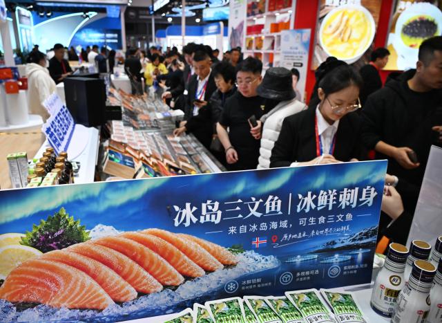 (261028) -- QINGDAO, Oct. 28, 2026 (Xinhua) -- People visit the 29th China Fisheries & Seafood Expo in Qingdao, east China's Shandong Province, Oct. 28, 2026. The expo kicked off here on Wednesday, with an exhibition area of approximately 120,000 square meters, showcasing exhibits covering aquatic raw materials and processed products, aquaculture and processing technologies and equipment, and cold chain logistics facilities. The expo, which will last until Oct. 30, has attracted numerous domestic and international manufacturers and buyers to seek business opportunities. (Xinhua/Li Ziheng)