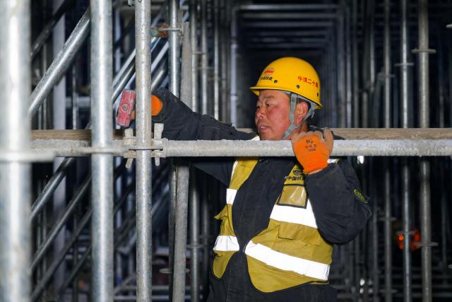 (261028) -- QIQIHAR, Oct. 28, 2026 (Xinhua) -- A worker checks scaffolds at a construction site of the Fuyu-Jiagedaqi Railway upgrading project in northeast China's Heilongjiang Province, Oct. 27, 2026. Various measures have been adopted to tackle difficulties in railway construction amid low temperatures, and to ensure that the project advance in an efficient and orderly manner. 
   This railway serves as a critical artery connecting the Greater Khingan Mountains and the outer world. (Xinhua/Zhang Tao)