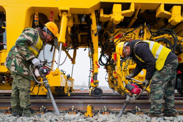 (261028) -- QIQIHAR, Oct. 28, 2026 (Xinhua) -- Workers carry out tamping work at a construction site of the Fuyu-Jiagedaqi Railway upgrading project in northeast China's Heilongjiang Province, Oct. 28, 2026. Various measures have been adopted to tackle difficulties in railway construction amid low temperatures, and to ensure that the project advance in an efficient and orderly manner. 
   This railway serves as a critical artery connecting the Greater Khingan Mountains and the outer world. (Xinhua/Zhang Tao)