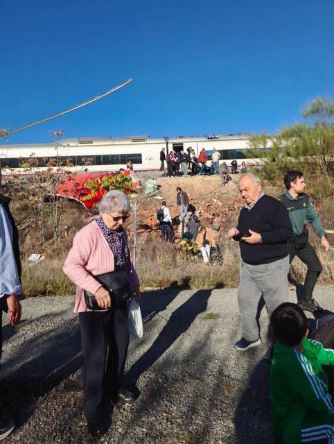 (261028) -- MADRID, Oct. 28, 2026 (Xinhua) -- This photo taken on Oct. 28, 2026 shows the site of high-speed train collision in Toledo province, Spain. At least 50 people were killed and 179 others injured in a collision between two high-speed trains on the railway line linking Madrid with the southern region of Andalusia on Wednesday morning, Spanish media reported.
   The accident occurred at around 8:54 a.m. local time (0754 GMT) near Urda station in the province of Toledo, about 120 km south of Madrid.
   The collision involved a train operated by state-owned railway company Renfe and another operated by private company Iryo. (Xinhua)