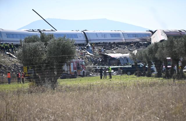 (261028) -- MADRID, Oct. 28, 2026 (Xinhua) -- This photo taken on Oct. 28, 2026 shows the site of high-speed train collision in Toledo province, Spain.
  At least 64 were killed in a train accident that occurred on Wednesday in the Spanish province of Toledo, south of Madrid, local authorities confirmed. (Xinhua/Cheng Min)