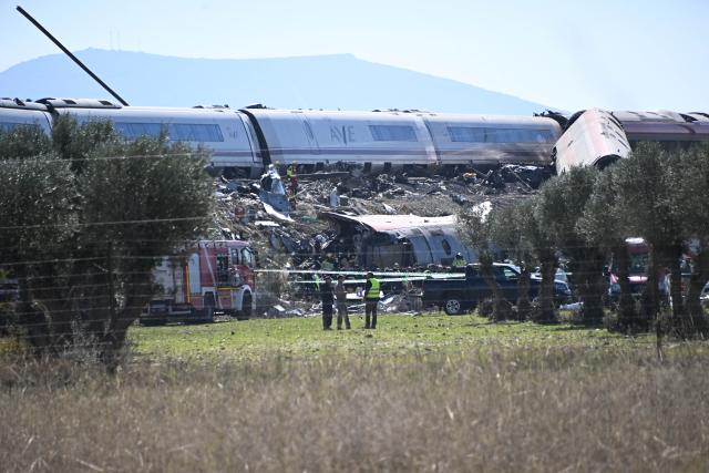 (261028) -- MADRID, Oct. 28, 2026 (Xinhua) -- This photo taken on Oct. 28, 2026 shows the site of high-speed train collision in Toledo province, Spain.
  At least 64 were killed in a train accident that occurred on Wednesday in the Spanish province of Toledo, south of Madrid, local authorities confirmed. (Xinhua/Cheng Min)