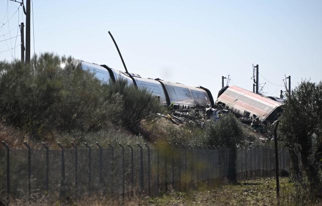 (261028) -- MADRID, Oct. 28, 2026 (Xinhua) -- This photo taken on Oct. 28, 2026 shows the site of high-speed train collision in Toledo province, Spain.
  At least 64 were killed in a train accident that occurred on Wednesday in the Spanish province of Toledo, south of Madrid, local authorities confirmed. (Xinhua/Cheng Min)