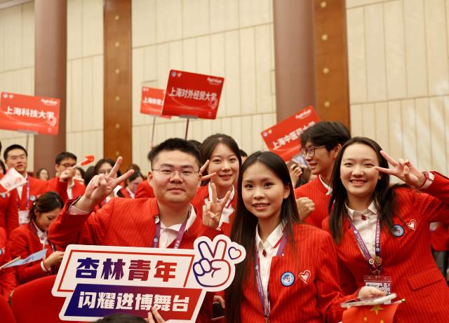 (261028) -- SHANGHAI, Oct. 28, 2026 (Xinhua) -- Volunteers of the upcoming 9th China International Import Expo (CIIE) attend a swearing-in ceremony at Shanghai Exhibition Center in east China's Shanghai, Oct. 28, 2026.
  A total of 4,561 CIIE volunteers took the oath online or offline on Wednesday, officially committing to serve at the event.
   Volunteers will provide services including guidance and consultation, registration management, guests liaison and reception, transaction data analysis, and medical assistance during the CIIE. (Xinhua/Liu Ying)
