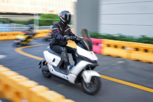 (261028) -- NANJING, Oct. 28, 2026 (Xinhua) -- Engineers test vehicles at a test site of a smart electric two-wheeler company in Changzhou, east China's Jiangsu Province, Oct. 14, 2026.
  In recent years, Changzhou City has leveraged its traditional strengths in manufacturing to accelerate the clustering of electric two-wheeler manufacturers and their component suppliers, aiming at development of more smart and high-end products. 
  The city now accounts for about 10 percent of China's output of electric two-wheelers and has established a complete industrial chain spanning from parts to general assembly. 
  Changzhou has also actively reinforced the technological innovation as the main driver of the industry, as local makers keep boosting R&D efforts to further improve their products. (Xinhua/Li Bo)