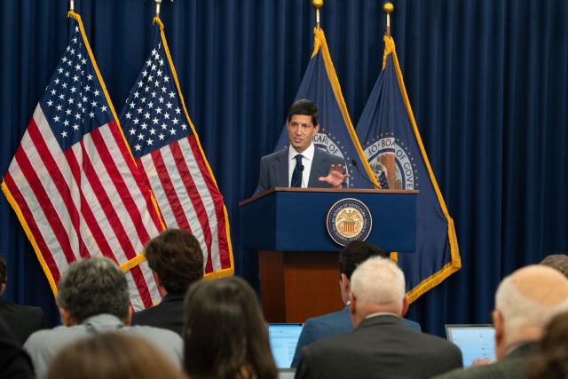 (261028) -- WASHINGTON, Oct. 28, 2026 (Xinhua) -- U.S. Federal Reserve Chair Kevin Warsh speaks at a press conference in Washington, D.C., the United States, Oct. 28, 2026. The U.S. Federal Reserve on Wednesday kept its target range for the federal funds rate unchanged at 3.75 to 4 percent, less than a week ahead of the 2026 midterm elections. (Photo by Li Yuanqing/Xinhua)