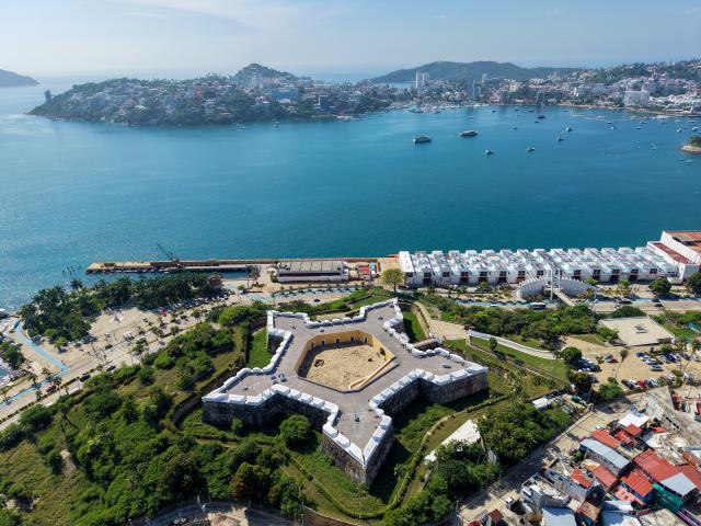 (261028) -- ACAPULCO, Oct. 28, 2026 (Xinhua) -- This aerial drone photo taken on Oct. 27, 2026 shows the Fort of San Diego and Acapulco Bay in Acapulco, Guerrero state, Mexico. First built in the 17th century, the fort once served to defend the port against pirate attacks and protect trading vessels arriving from Manila, the Philippines. It now houses the Historical Museum of Acapulco Fort of San Diego. The port city of Acapulco on Mexico's Pacific coast was once a major hub for trade between Asia and the Americas. In 1565, a Spanish galleon sailing from the Philippines reached Acapulco, helping establish a trans-Pacific maritime route. For approximately 250 years, the Manila Galleon trade connected Manila in the Philippines with Acapulco in Mexico, carrying Chinese silk, porcelain, and other Asian goods to the Americas and transporting silver from the Americas to Asia. Traces of this historic maritime trade can still be found in Acapulco today, from the centuries-old Fort of San Diego and Chinese porcelain displayed in its museum to models of sailing ships and a monument commemorating the Manila Galleon. (Xinhua/Li Muzi)