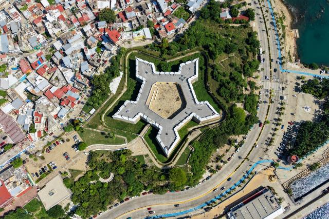 (261028) -- ACAPULCO, Oct. 28, 2026 (Xinhua) -- This aerial drone photo taken on Oct. 27, 2026 shows the Fort of San Diego in Acapulco, Guerrero state, Mexico. First built in the 17th century, the fort once served to defend the port against pirate attacks and protect trading vessels arriving from Manila, the Philippines. It now houses the Historical Museum of Acapulco Fort of San Diego. The port city of Acapulco on Mexico's Pacific coast was once a major hub for trade between Asia and the Americas. In 1565, a Spanish galleon sailing from the Philippines reached Acapulco, helping establish a trans-Pacific maritime route. For approximately 250 years, the Manila Galleon trade connected Manila in the Philippines with Acapulco in Mexico, carrying Chinese silk, porcelain, and other Asian goods to the Americas and transporting silver from the Americas to Asia. Traces of this historic maritime trade can still be found in Acapulco today, from the centuries-old Fort of San Diego and Chinese porcelain displayed in its museum to models of sailing ships and a monument commemorating the Manila Galleon. (Xinhua/Li Muzi)