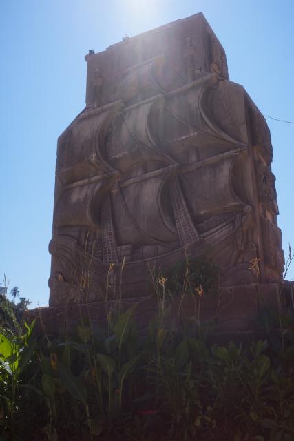 (261028) -- ACAPULCO, Oct. 28, 2026 (Xinhua) -- This photo taken on Oct. 27, 2026 shows the Manila Galleon Monument in Acapulco, Guerrero state, Mexico. Built in 1936, the monument commemorates the historic maritime trade between Manila in the Philippines and Acapulco in Mexico. The port city of Acapulco on Mexico's Pacific coast was once a major hub for trade between Asia and the Americas. In 1565, a Spanish galleon sailing from the Philippines reached Acapulco, helping establish a trans-Pacific maritime route. For approximately 250 years, the Manila Galleon trade connected Manila in the Philippines with Acapulco in Mexico, carrying Chinese silk, porcelain, and other Asian goods to the Americas and transporting silver from the Americas to Asia. Traces of this historic maritime trade can still be found in Acapulco today, from the centuries-old Fort of San Diego and Chinese porcelain displayed in its museum to models of sailing ships and a monument commemorating the Manila Galleon. (Xinhua/Li Muzi)