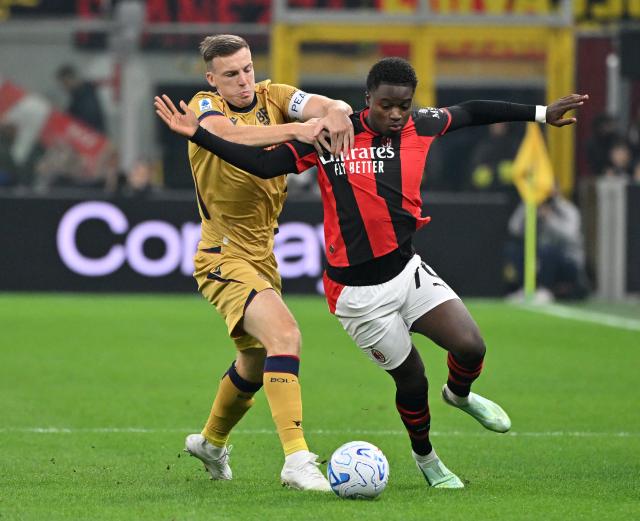 (261029) -- MILAN, Oct. 29, 2026 (Xinhua) -- AC Milan's Alphadjo Cisse (R) vies with Bologna's Lewis Ferguson during a Serie A football match between AC Milan and Bologna in Milan, Italy, Oct. 28, 2026. (Photo by Alberto Lingria/Xinhua)