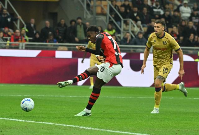 (261029) -- MILAN, Oct. 29, 2026 (Xinhua) -- AC Milan's Alphadjo Cisse (L) shoots to score during a Serie A football match between AC Milan and Bologna in Milan, Italy, Oct. 28, 2026. (Photo by Alberto Lingria/Xinhua)
