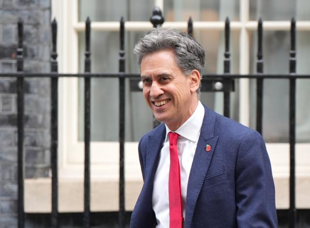 (261029) -- LONDON, Oct. 29, 2026 (Xinhua) -- British Foreign Secretary Ed Miliband walks out of 10 Downing Street in London, Britain, Oct. 28, 2026. Britain would provide 10 billion pounds (13 billion U.S. dollars) of additional economic and military support to Ukraine, said British Chancellor of the Exchequer John Healey on Wednesday. (Xinhua/Zhang Feng)