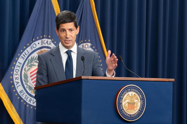 (261029) -- BEIJING, Oct. 29, 2026 (Xinhua) -- U.S. Federal Reserve Chair Kevin Warsh speaks at a press conference in Washington, D.C., the United States, Oct. 28, 2026. The U.S. Federal Reserve on Wednesday kept its target range for the federal funds rate unchanged at 3.75 to 4 percent, less than a week ahead of the 2026 midterm elections. (Photo by Li Yuanqing/Xinhua)