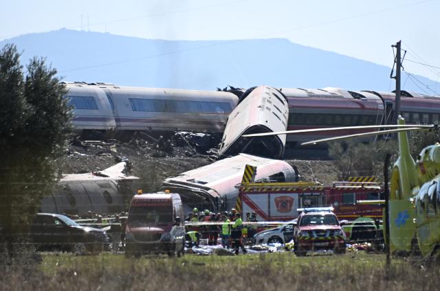 (261029) -- BEIJING, Oct. 29, 2026 (Xinhua) -- This photo taken on Oct. 28, 2026 shows the site of a high-speed train collision in Toledo province, Spain.
  At least 68 people were killed and dozens of others injured in the train accident in central Spain. (Xinhua/Cheng Min)