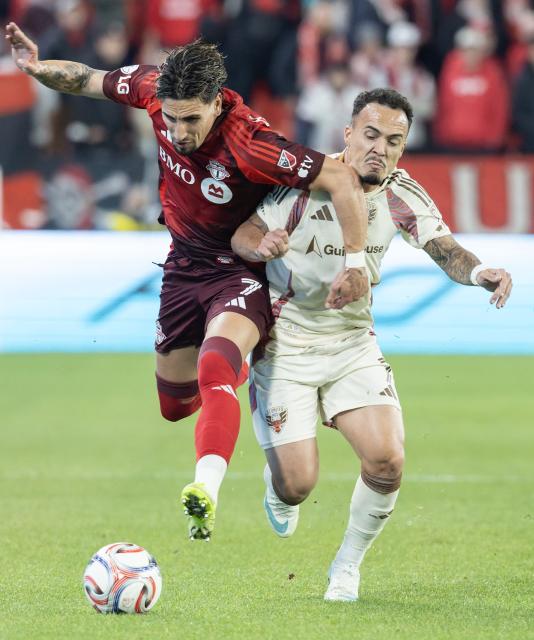 (261029) -- TORONTO, Oct. 29, 2026 (Xinhua) -- Theo Corbeanu (L) of Toronto FC vies with Joao Martins Peglow of D.C. United during the 2026 Major League Soccer(MLS) regular season football match between Toronto FC and D.C. United at BMO Field in Toronto, Canada, on Oct. 28, 2026. (Photo by Zou Zheng/Xinhua)