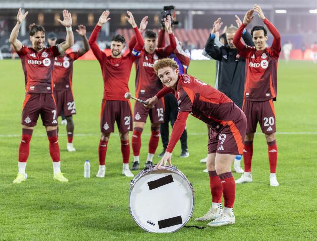 (261029) -- TORONTO, Oct. 29, 2026 (Xinhua) -- Josh Sargent (front) of Toronto FC celebrates victory with teammates after the 2026 Major League Soccer(MLS) regular season football match between Toronto FC and D.C. United at BMO Field in Toronto, Canada, on Oct. 28, 2026. (Photo by Zou Zheng/Xinhua)