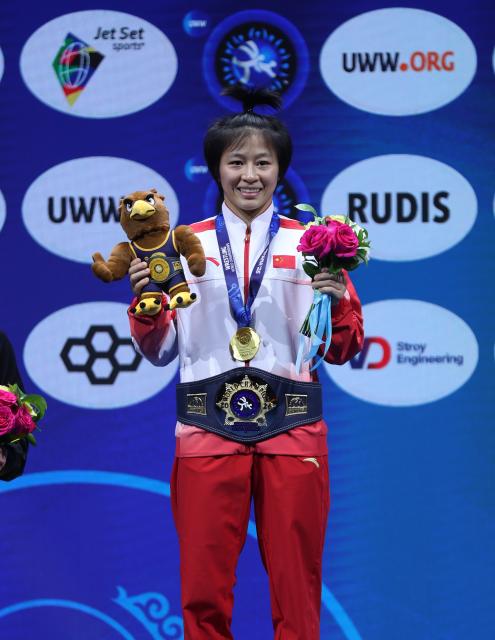 (261029) -- ASTANA, Oct. 29, 2026 (Xinhua) -- Winner Hong Kexin of China poses during the awarding ceremony for the women's wrestling 57kg event at the 2026 Senior World Championships in Astana, Kazakhstan, Oct. 28, 2026. (Photo by Kalizhan Ospanov/Xinhua)