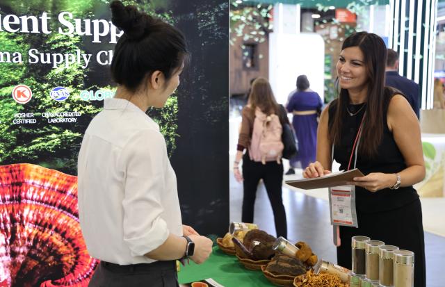 (261029) -- LAS VEGAS, Oct. 29, 2026 (Xinhua) -- People visit the Chinese brands exhibition area during the SupplySide Global 2026 in Las Vegas, Nevada, the United States, on Oct. 28, 2026. SupplySide Global, North America's leading dietary supplement event, opened its expo hall on Wednesday in Las Vegas, the U.S. state of Nevada, bringing together industry professionals from around the world to explore the latest ingredients, products and solutions in the health and nutrition sectors. (Photo by Zeng Hui/Xinhua)