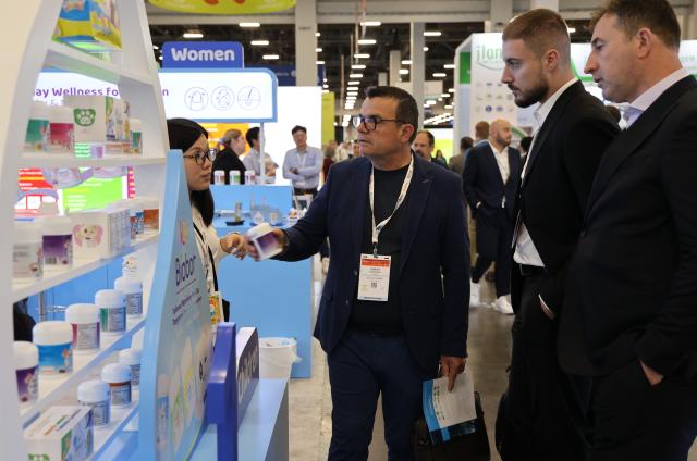 (261029) -- LAS VEGAS, Oct. 29, 2026 (Xinhua) -- People visit the Chinese brands exhibition area during the SupplySide Global 2026 in Las Vegas, Nevada, the United States, on Oct. 28, 2026. SupplySide Global, North America's leading dietary supplement event, opened its expo hall on Wednesday in Las Vegas, the U.S. state of Nevada, bringing together industry professionals from around the world to explore the latest ingredients, products and solutions in the health and nutrition sectors. (Photo by Zeng Hui/Xinhua)