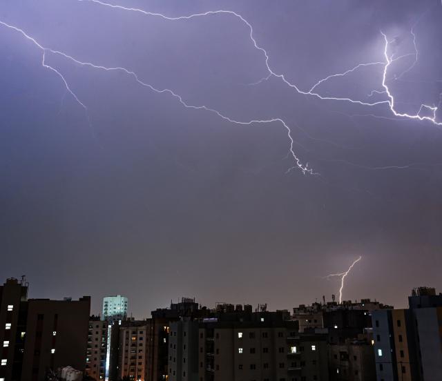 (261029) -- HAWALLI GOVERNORATE, Oct. 29, 2026 (Xinhua) -- This photo taken on Oct. 29, 2026 shows the lightning over the buildings in Hawalli Governorate, Kuwait. (Photo by Asad/Xinhua)