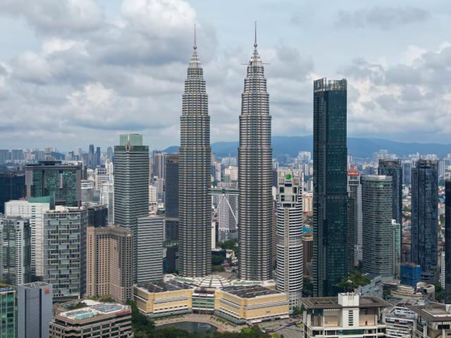 (261029) -- KUALA LUMPUR, Oct. 29, 2026 (Xinhua) -- A drone photo taken on Oct. 29, 2026 shows a view of downtown Kuala Lumpur, Malaysia. (Xinhua/Chen Zeguo)