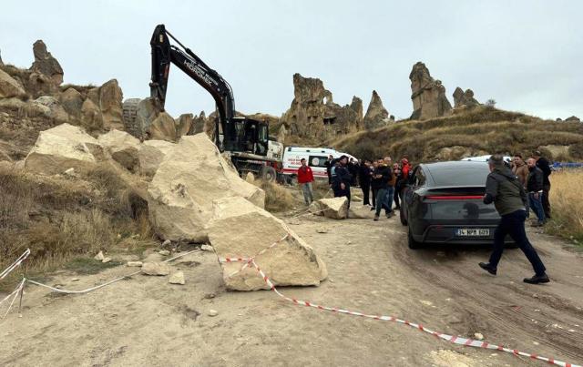 (261029) -- ANKARA, Oct. 29, 2026 (Xinhua) -- Rescuers work at the site of the collapse of a fairy chimney in central Türkiye's tourist site Cappadocia, Türkiye, Oct. 29, 2026. The death toll from the collapse of a fairy chimney on Thursday rose to three, Nevsehir Governor Huseyin Kok told public broadcaster TRT. The collapse, likely triggered by recent heavy rainfall, occurred near the entrance to the Goreme Open-Air Museum on Türkiye's Republic Day holiday, when the site was expected to attract large crowds of visitors, Kok said. (Mustafa Kaya/Handout via Xinhua)