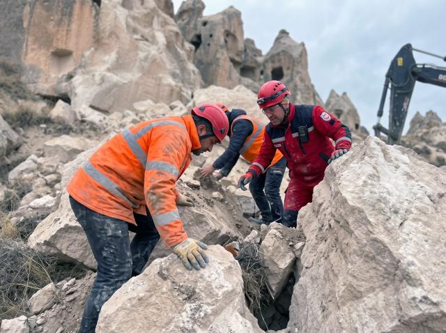 (261029) -- ANKARA, Oct. 29, 2026 (Xinhua) -- Rescuers work at the site of the collapse of a fairy chimney in central Türkiye's tourist site Cappadocia, Türkiye, Oct. 29, 2026. The death toll from the collapse of a fairy chimney on Thursday rose to three, Nevsehir Governor Huseyin Kok told public broadcaster TRT. The collapse, likely triggered by recent heavy rainfall, occurred near the entrance to the Goreme Open-Air Museum on Türkiye's Republic Day holiday, when the site was expected to attract large crowds of visitors, Kok said. (Mustafa Kaya/Handout via Xinhua)