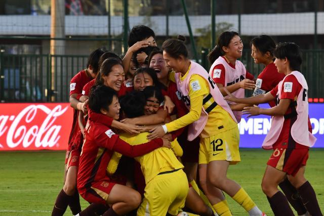 (261030) -- RABAT, Oct. 30, 2026 (Xinhua) -- Players of China celebrate victory after the round of 16 match between China and France at the FIFA U-17 Women's World Cup, in Rabat, Morocco, on Oct. 29, 2026. (Photo by Aissa/Xinhua)