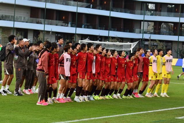 (261030) -- RABAT, Oct. 30, 2026 (Xinhua) -- Team China celebrate victory after the round of 16 match between China and France at the FIFA U-17 Women's World Cup, in Rabat, Morocco, on Oct. 29, 2026. (Photo by Aissa/Xinhua)
