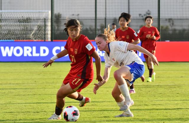 (261030) -- RABAT, Oct. 30, 2026 (Xinhua) -- Liu Yuxi (L) of China vies with Angeline Girardot of France during the round of 16 match between China and France at the FIFA U-17 Women's World Cup, in Rabat, Morocco, on Oct. 29, 2026. (Photo by Aissa/Xinhua)