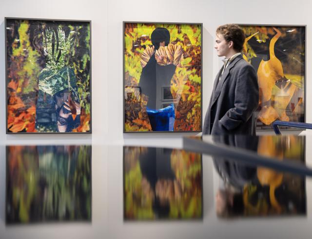 (261030) -- TORONTO, Oct. 30, 2026 (Xinhua) -- A man views artworks on display at Art Toronto 2026 in Toronto, Canada, on Oct. 29, 2026. Featuring artworks from over 100 galleries, as well as installations, project spaces and more, the annual art fair runs here from Thursday to Sunday. (Photo by Zou Zheng/Xinhua)