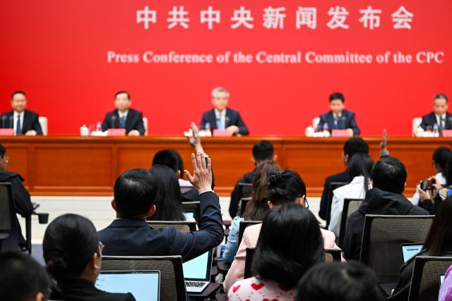 (261030) -- BEIJING, Oct. 30, 2026 (Xinhua) -- Journalists raise hands to ask questions during a press conference held by the Communist Party of China (CPC) Central Committee on the guiding principles from the fifth plenary session of the 20th CPC Central Committee, in Beijing, Oct. 30, 2026. (Xinhua/Zhang Xiaoyu)