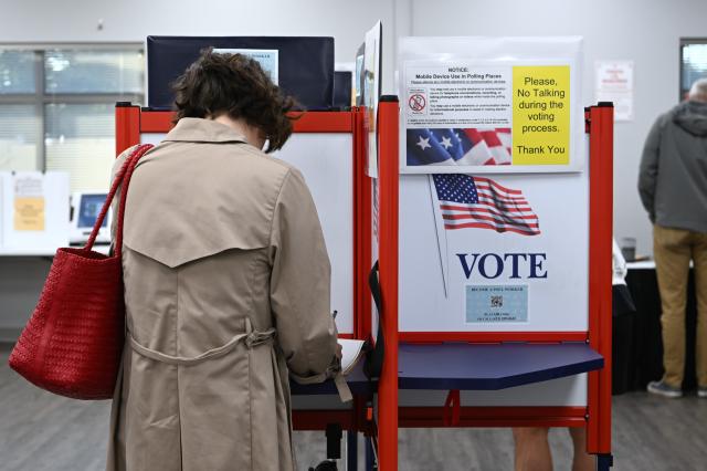 (261030) -- CHATTANOOGA, Oct. 30, 2026 (Xinhua) -- A woman fills out her ballot at a polling station in Chattanooga, Tennessee, the United States, on Oct. 29, 2026, days before the U.S. Midterm Election Day, which falls on Nov. 3. (Xinhua/Li Rui)