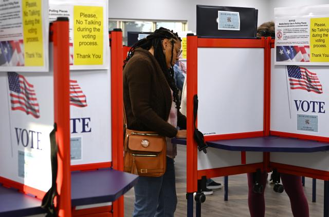 (261030) -- CHATTANOOGA, Oct. 30, 2026 (Xinhua) -- A woman fills out her ballot at a polling station in Chattanooga, Tennessee, the United States, on Oct. 29, 2026, days before the U.S. Midterm Election Day, which falls on Nov. 3. (Xinhua/Li Rui)
