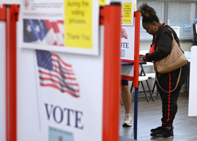 (261030) -- CHATTANOOGA, Oct. 30, 2026 (Xinhua) -- A woman fills out her ballot at a polling station in Chattanooga, Tennessee, the United States, on Oct. 29, 2026, days before the U.S. Midterm Election Day, which falls on Nov. 3. (Xinhua/Li Rui)
