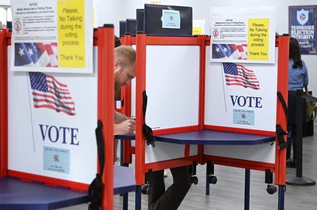(261030) -- CHATTANOOGA, Oct. 30, 2026 (Xinhua) -- A man fills out his ballot at a polling station in Chattanooga, Tennessee, the United States, on Oct. 29, 2026, days before the U.S. Midterm Election Day, which falls on Nov. 3. (Xinhua/Li Rui)